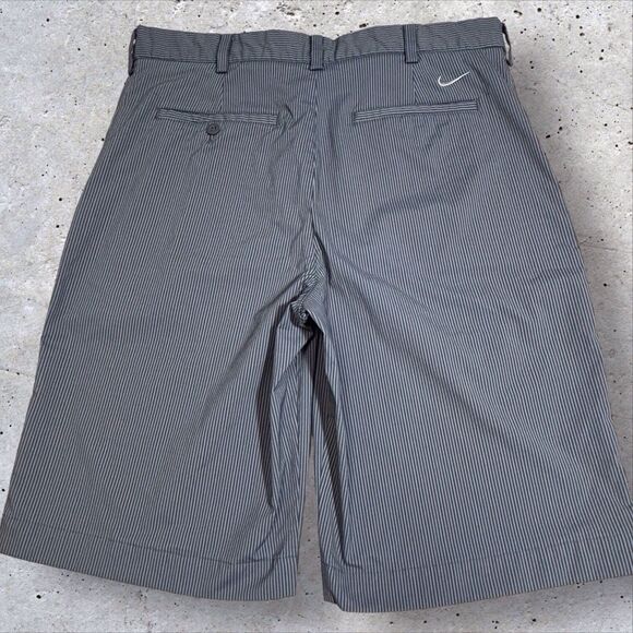 Nike Golf Shorts Mens Size 34 Gray Striped Flat Front 10.5” Inseam Performance - Picture 2 of 9